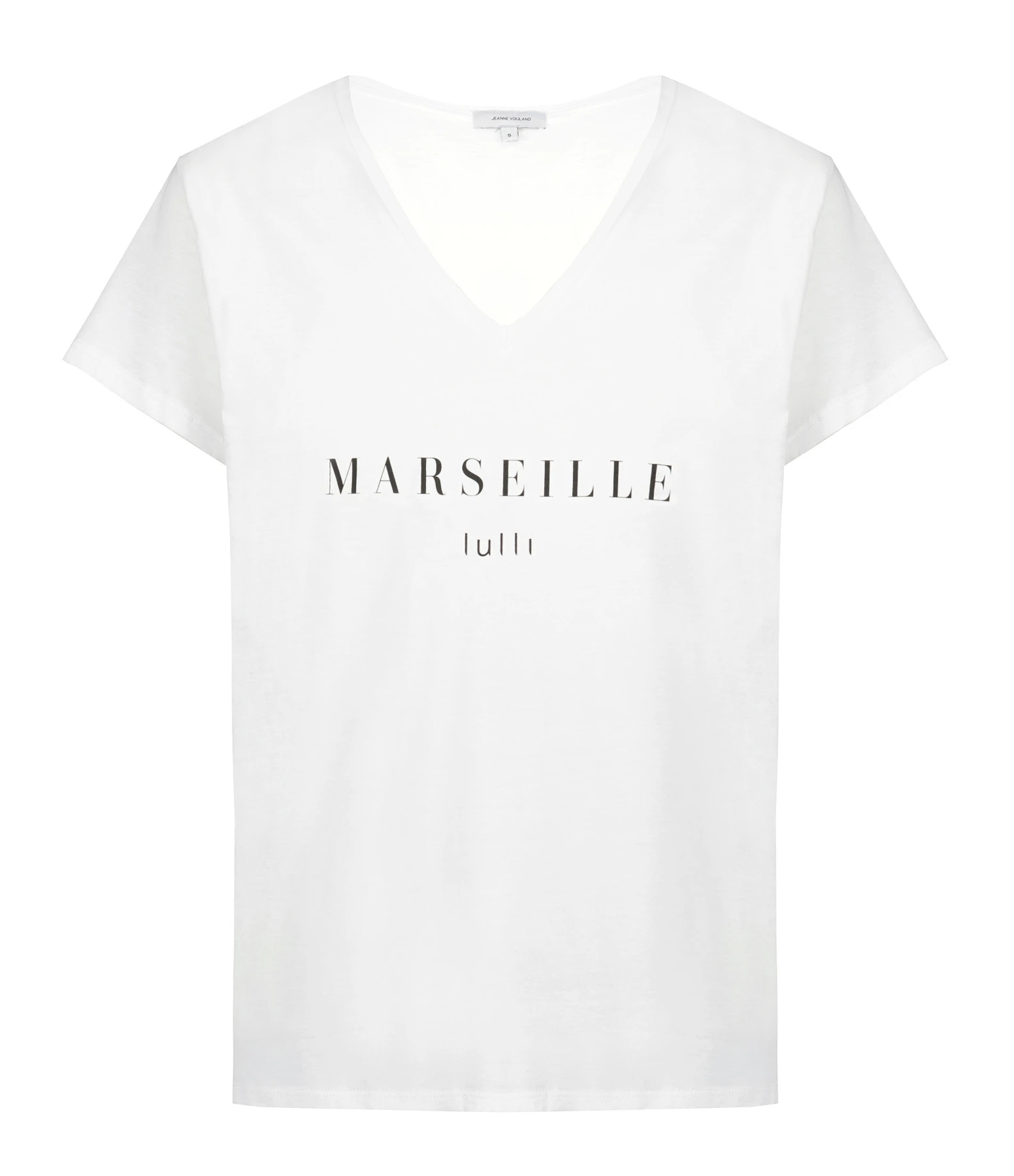 Tee-shirt Lulli Marseille Col V Coton Bio Blanc, Collaboration Jeanne Vouland X Lulli 3 Tee-shirt Lulli Marseille Col V Coton Bio Blanc, Collaboration Jeanne Vouland X Lulli