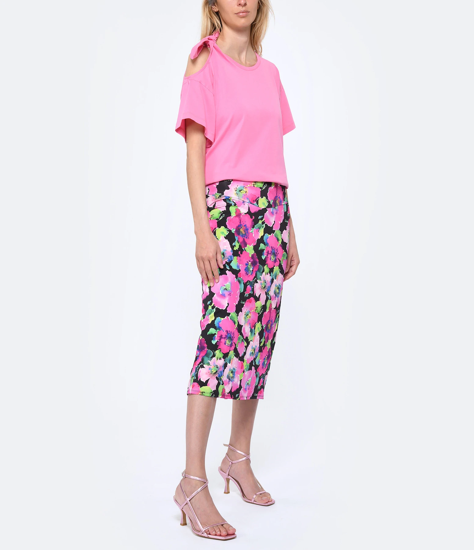 ROTATE Jupe Crayon Mi-Longue Imprimé Rose 4 ROTATE Jupe Crayon Mi-Longue Imprimé Rose – Image 2