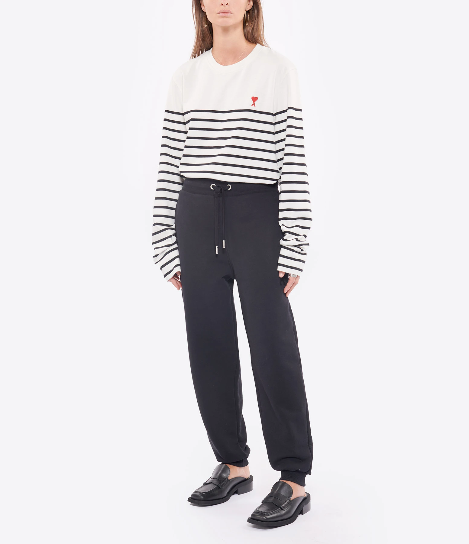 AMI Paris Jogging Unisexe Ami De Cœur Coton Biologique Noir 5 AMI Paris Jogging Unisexe Ami De Cœur Coton Biologique Noir – Image 3