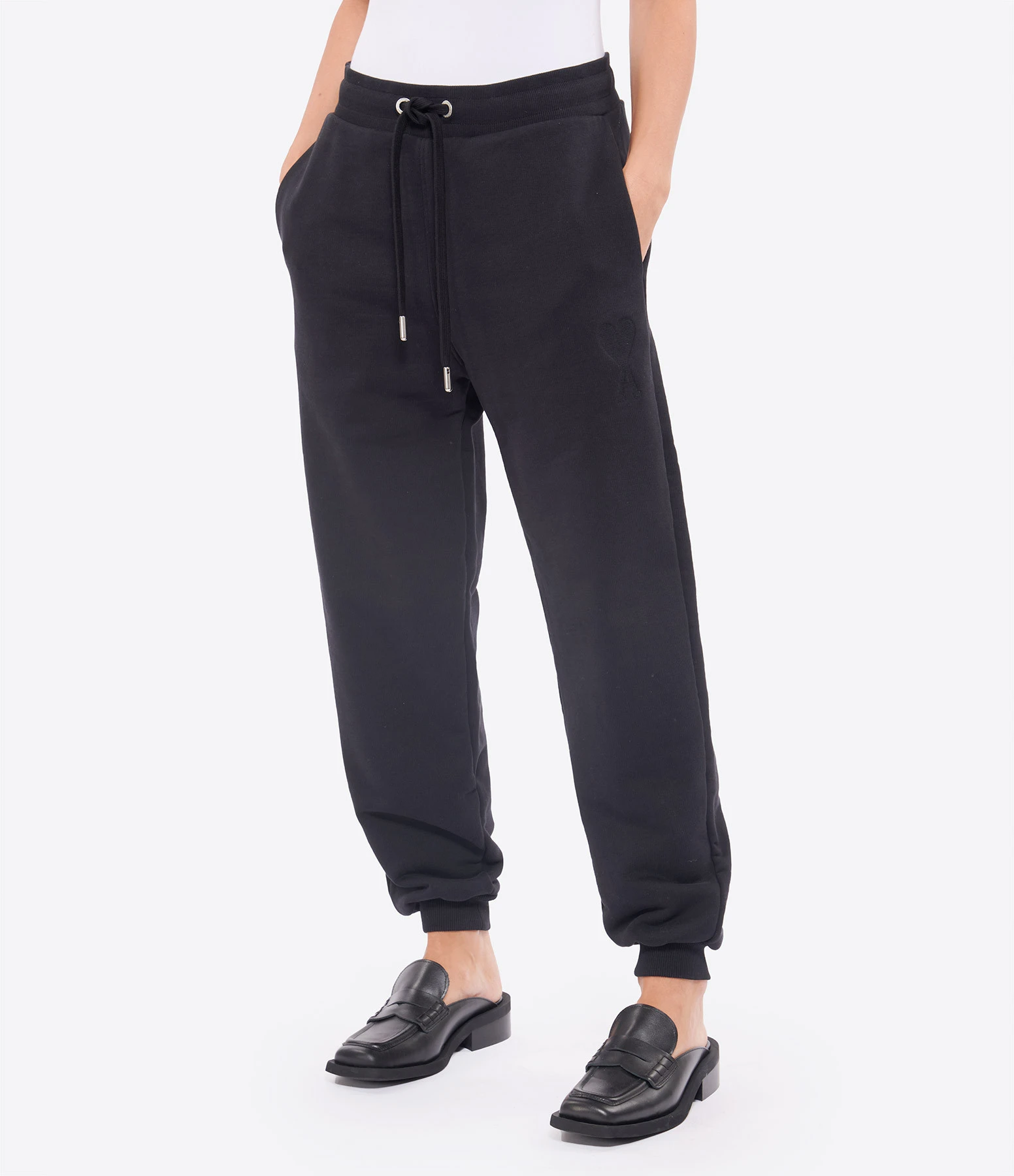 AMI Paris Jogging Unisexe Ami De Cœur Coton Biologique Noir 6 AMI Paris Jogging Unisexe Ami De Cœur Coton Biologique Noir – Image 4