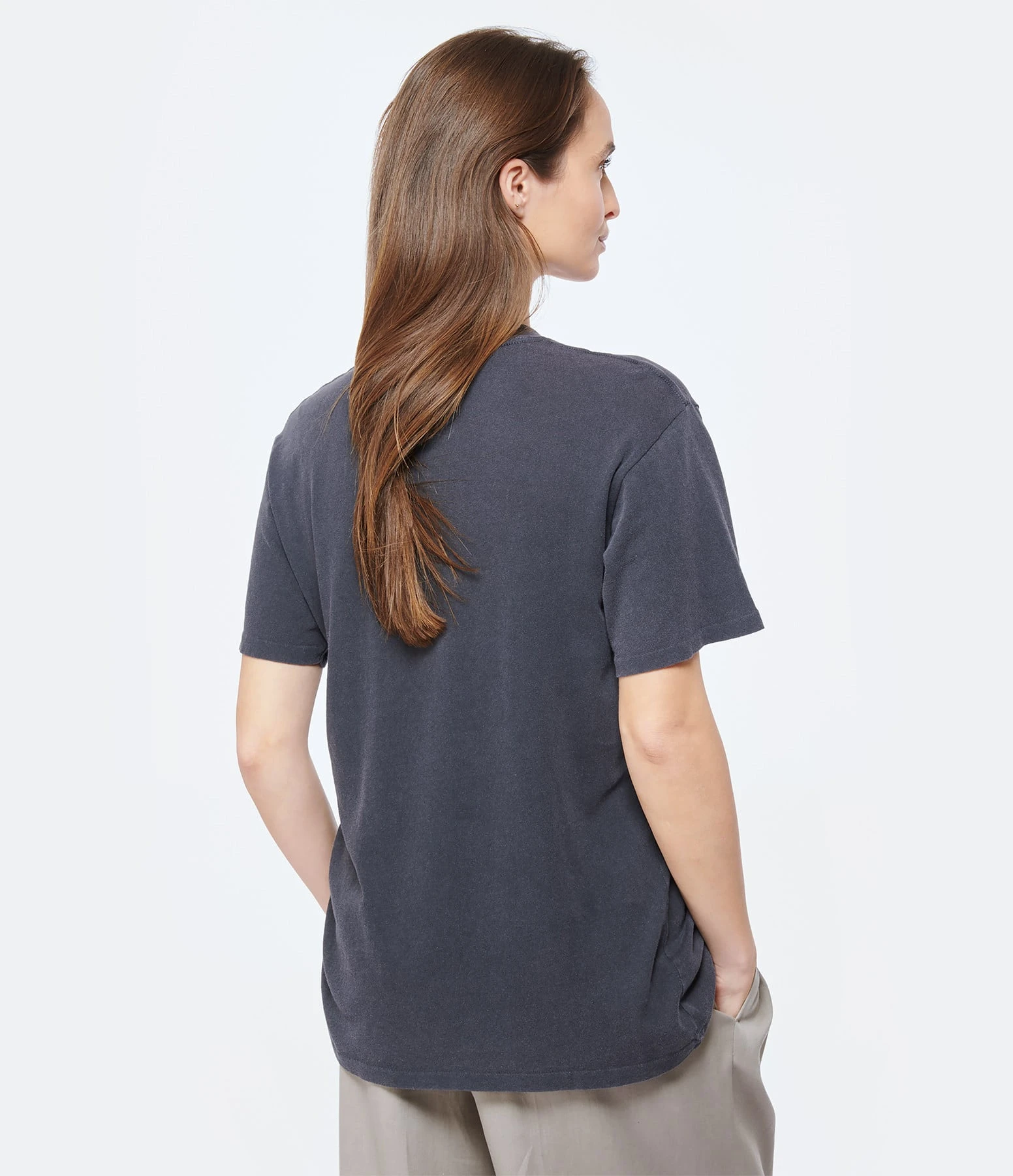 Tee-shirt Lili Elton John Coton Noir Délavé, Collaboration Anine Bing X Terry O'Neill X IScreamColour 6 Tee-shirt Lili Elton John Coton Noir Délavé, Collaboration Anine Bing X Terry O'Neill X IScreamColour – Image 4