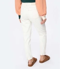 CLOSED Jean Curved-X Coton Crème 13 CLOSED Jean Curved-X Coton Crème -ANINE BING Boutique close look20221228 111
