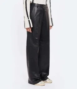 LOULOU STUDIO Pantalon Noro Large Cuir Noir -ANINE BING Boutique loulo look20220719 415