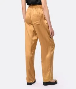 LOULOU STUDIO Pantalon Soma Soie Camel 10 LOULOU STUDIO Pantalon Soma Soie Camel -ANINE BING Boutique loulo look20230223 169