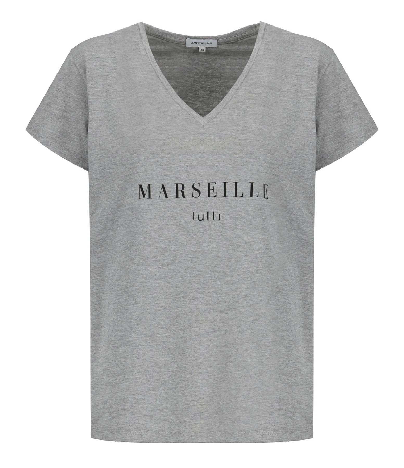 Tee-shirt Lulli Marseille Col V Coton Gris, Collaboration Jeanne Vouland X Lulli 3 Tee-shirt Lulli Marseille Col V Coton Gris, Collaboration Jeanne Vouland X Lulli