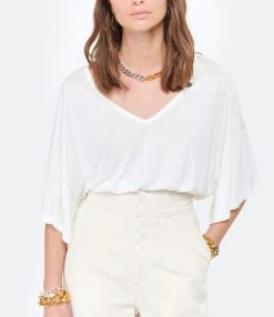 MAEVY MOUVEMENT LIBRE Top Col V Marie Bambou Blanc 9 MAEVY MOUVEMENT LIBRE Top Col V Marie Bambou Blanc -ANINE BING Boutique maevy look20210406 130 1