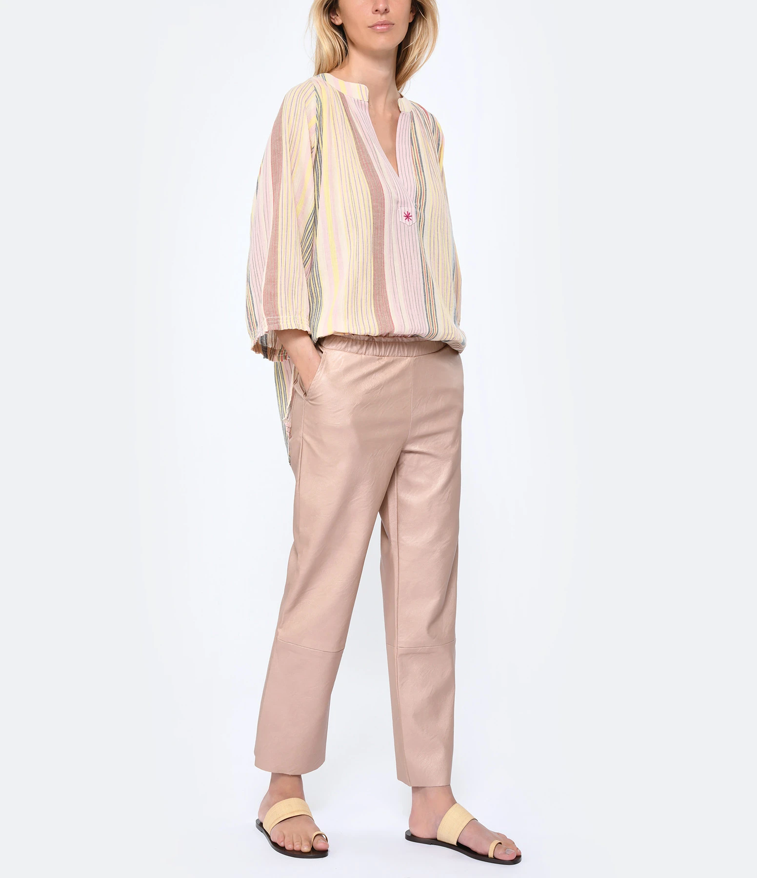 MAEVY MOUVEMENT LIBRE Pantalon Pantavegan Cuir Vegan Opale 5 MAEVY MOUVEMENT LIBRE Pantalon Pantavegan Cuir Vegan Opale – Image 3