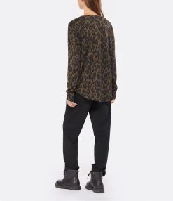 MAJESTIC FILATURES Tee-shirt Col V Coton Léopard Camel 11 MAJESTIC FILATURES Tee-shirt Col V Coton Léopard Camel -ANINE BING Boutique majes look20220907 45