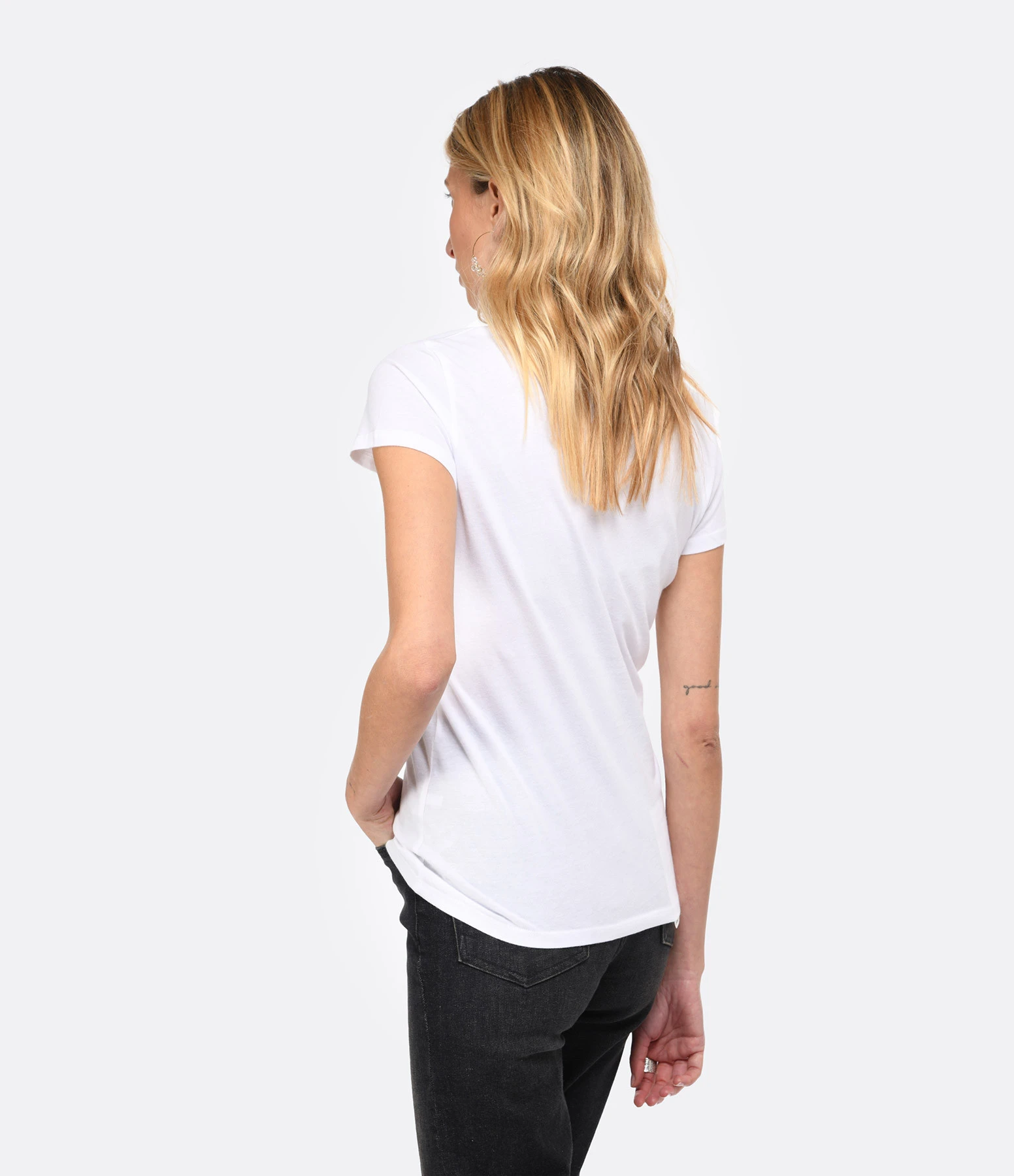 MAJESTIC FILATURES Tee-shirt Julia Col V Coton Blanc 6 MAJESTIC FILATURES Tee-shirt Julia Col V Coton Blanc – Image 4
