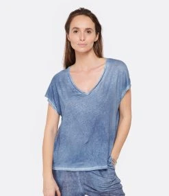 MAJESTIC FILATURES Tee-shirt Col V Lin Océan 10 MAJESTIC FILATURES Tee-shirt Col V Lin Océan -ANINE BING Boutique majes look20230126 481