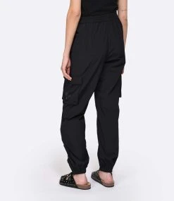 RAIINE Pantalon Cargo Leoni Noir 11 RAIINE Pantalon Cargo Leoni Noir -ANINE BING Boutique raiin look20230215 421