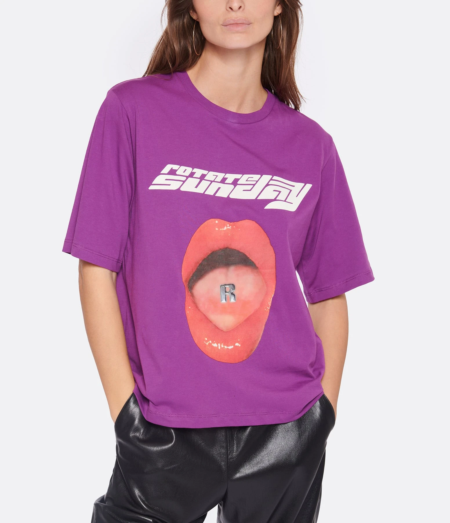 ROTATE Tee-shirt Lips Coton Raisin, Capsule Sunday 5 ROTATE Tee-shirt Lips Coton Raisin, Capsule Sunday – Image 3